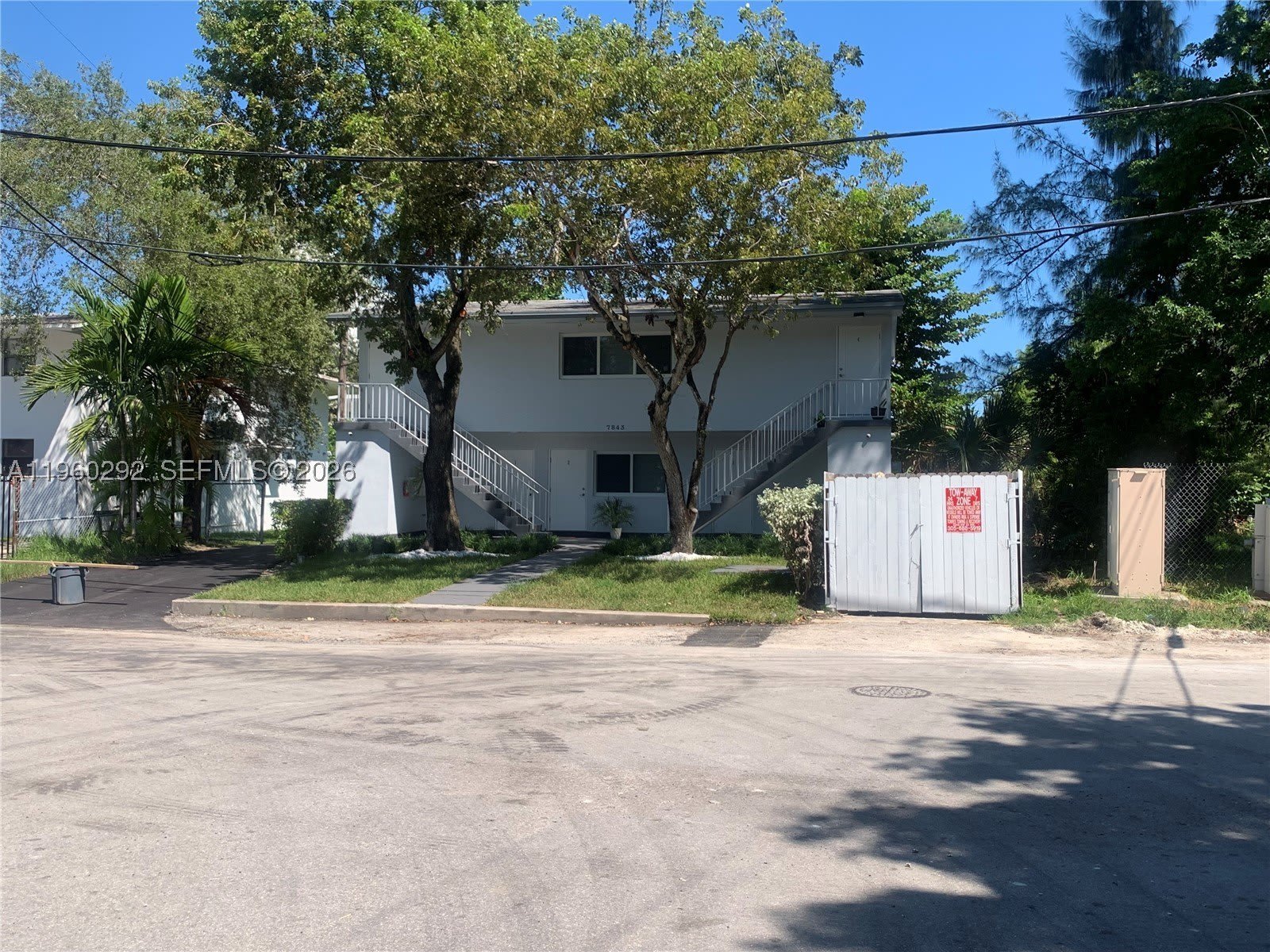 7843 NE 10th Ave – photo 1