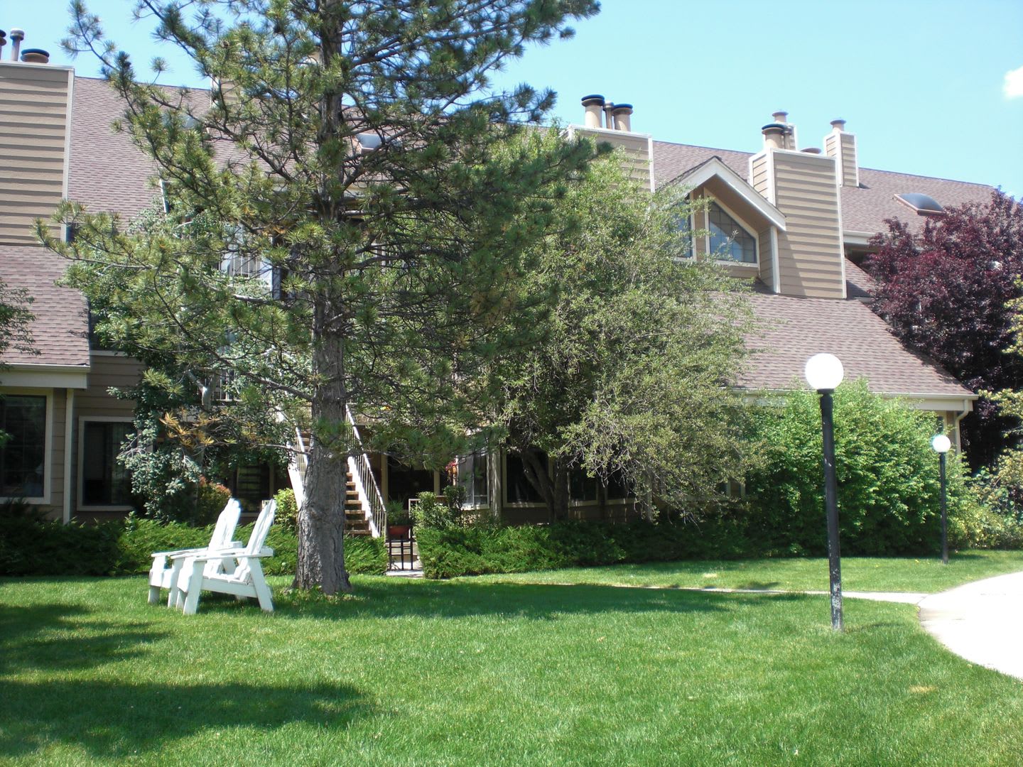 Bright Two Bedroom Condo At Powderhorn – photo 1 of 39