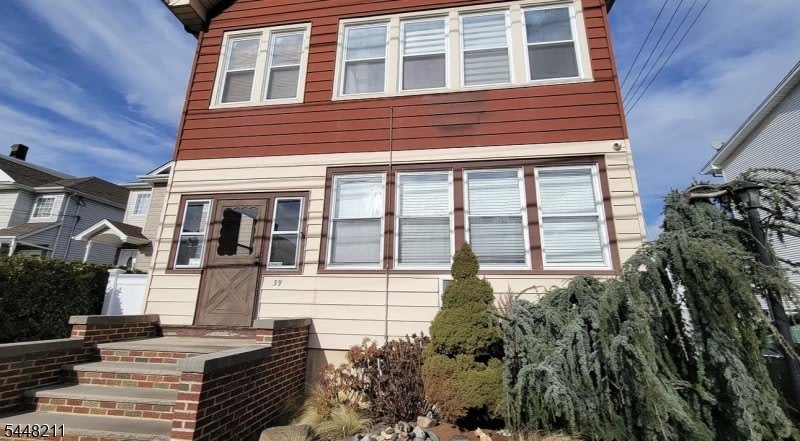 39 Alden St – photo 1 of 10