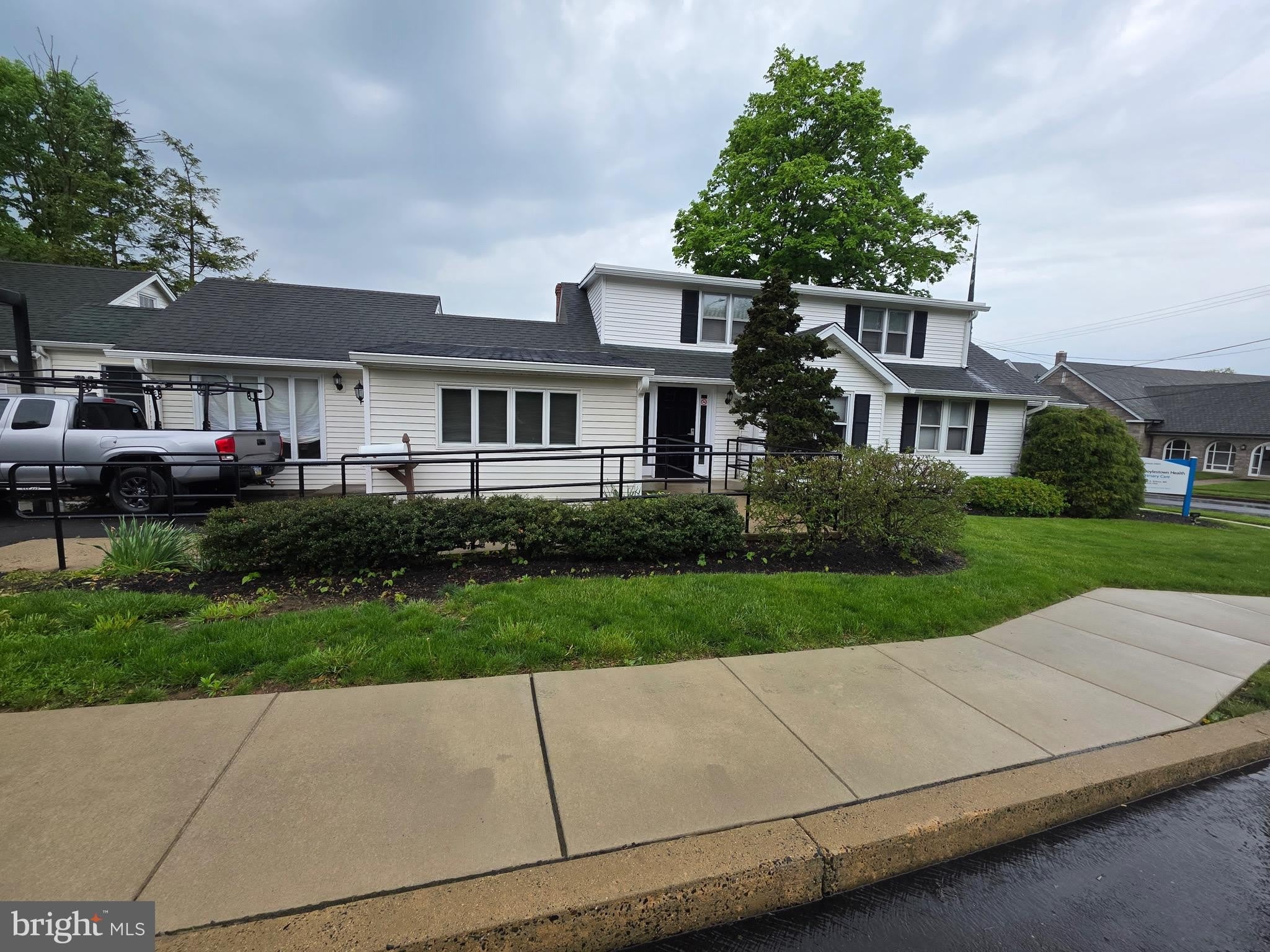 300 SPRUCE Street – photo 1 of 6