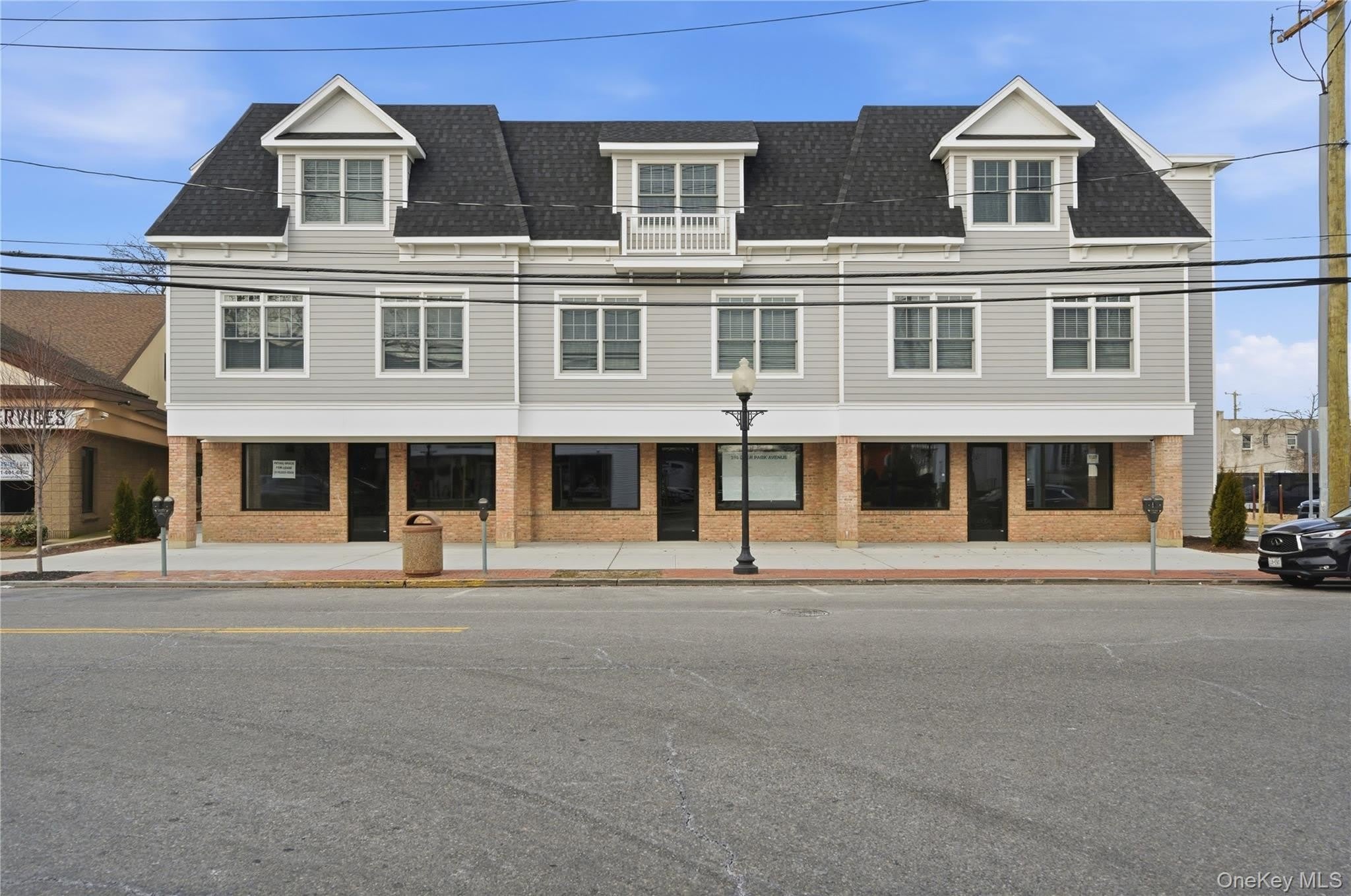 180 Deer Park Avenue – photo 1 of 21