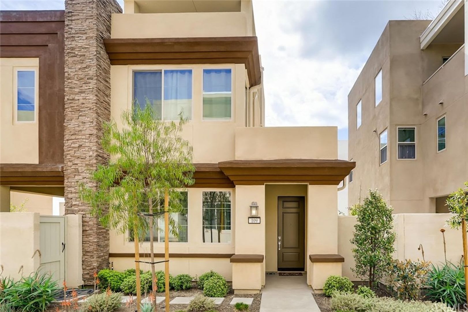 Stunning Tri Level Home in Great Park Community – photo 1