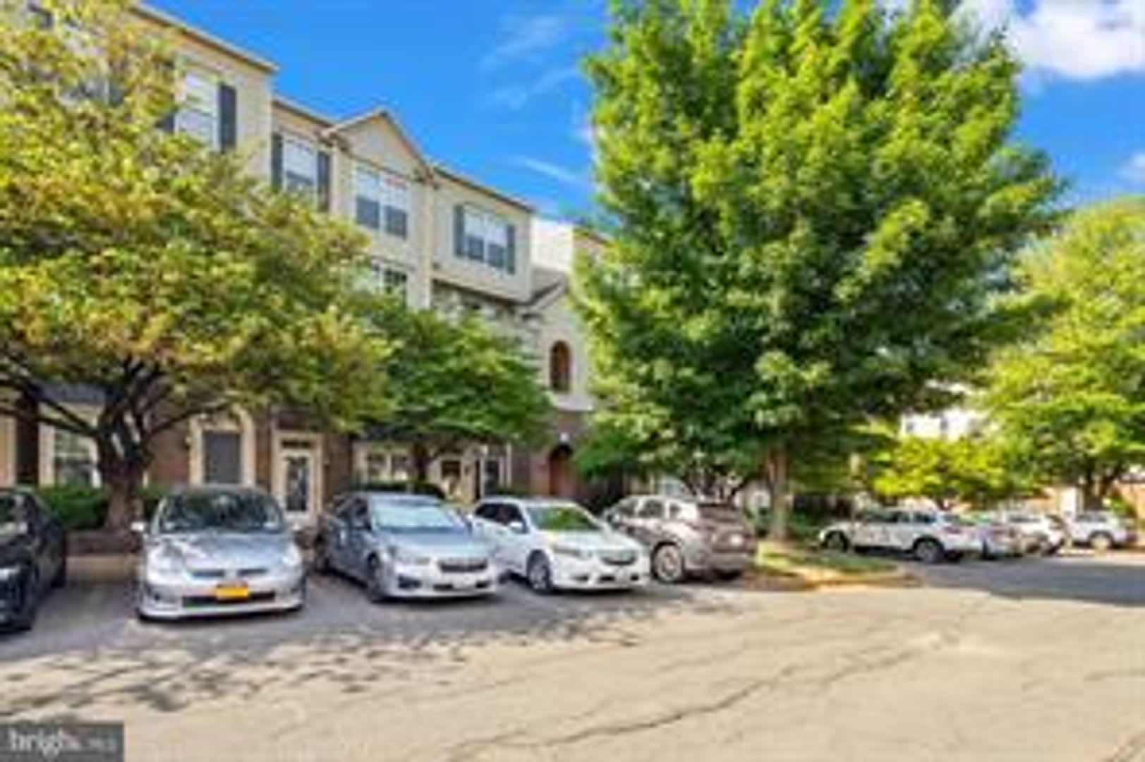 Gorgeous 2 level condo only 1 block from West Falls Church Metro. – photo 1 of 29