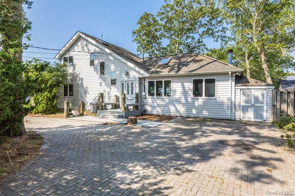 18 Tarpon Road – photo 1 of 11