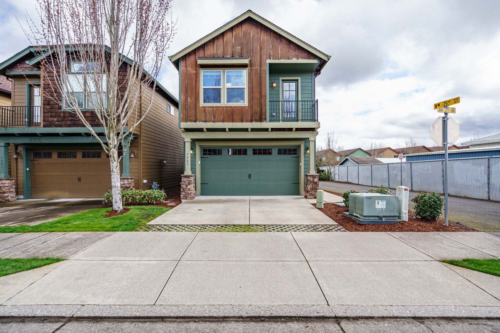 MOVE IN SPECIAL AVAILABLE: Convenient Location 3 Bedroom 2.5 Bathroom with Fence Back Yard – photo 1 of 43