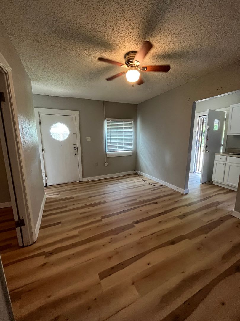 2 Bed/ 1 Bath Apartment walking distance to Fisk and Meharry, Minutes to Downtown and Germantown – photo 1 of 4