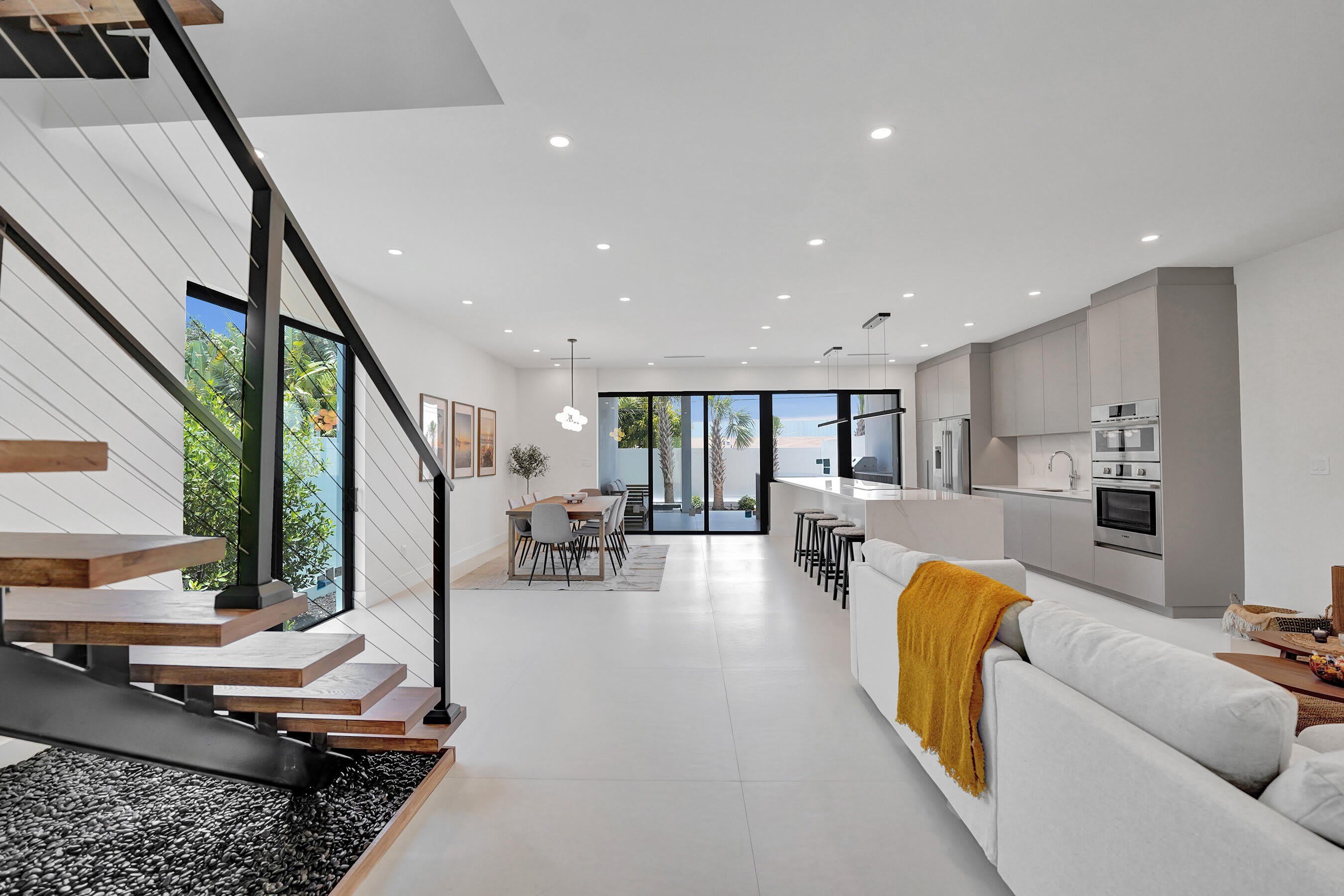1525 NE 15TH Avenue – photo 1