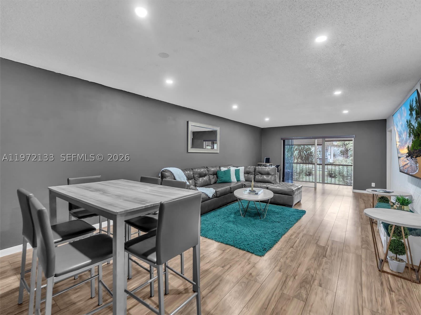 6201 N Falls Cir Dr – photo 1