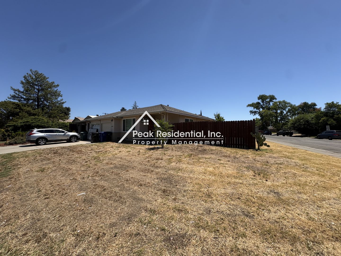 Nice 2bd/1ba Carmichael Duplex with 1 Car Garage – photo 1
