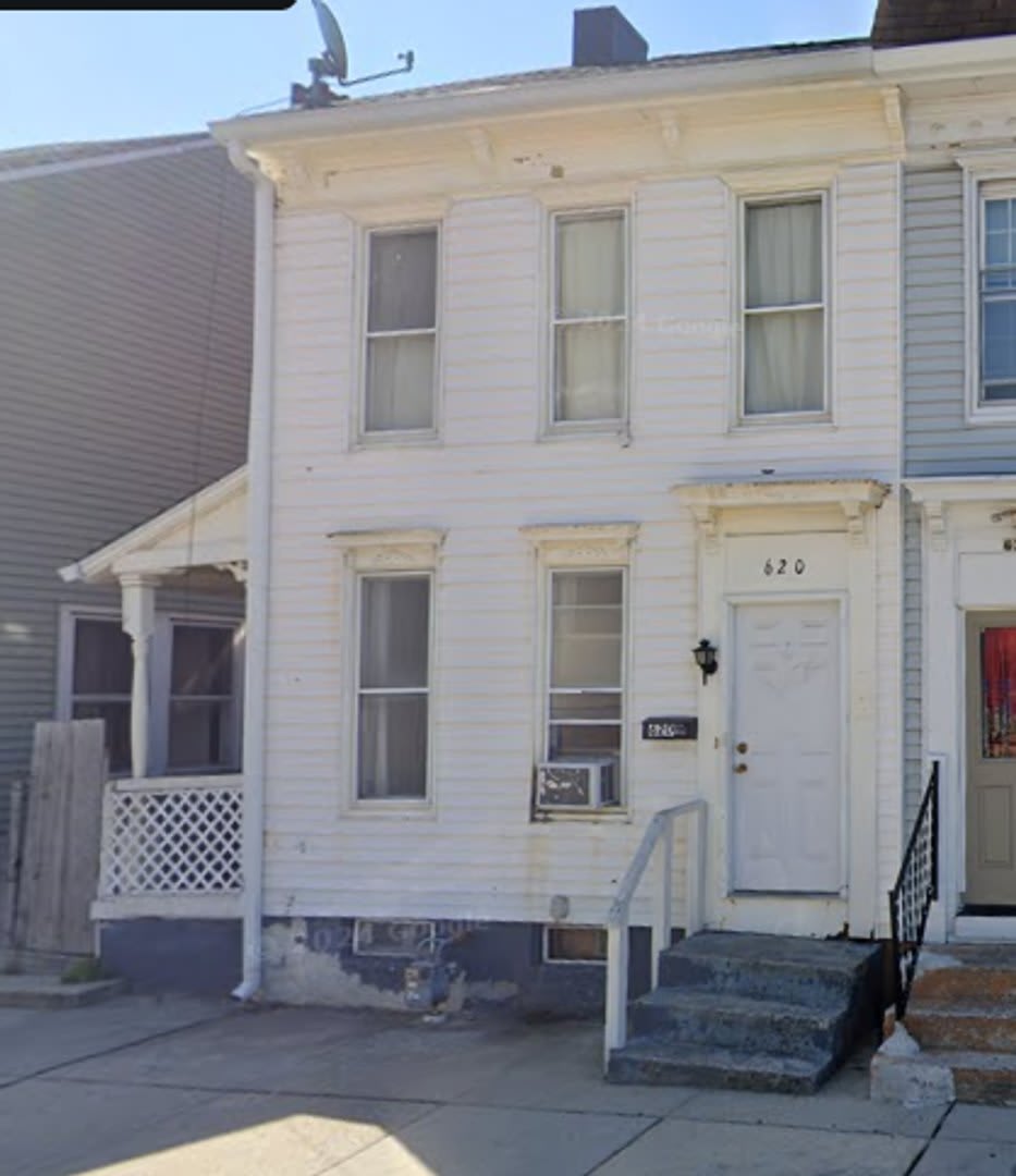 House with Yard and Parking-Video in the Pictures! – photo 1