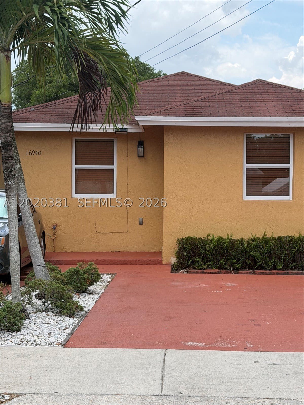 16940 SW 94th Ave – photo 1