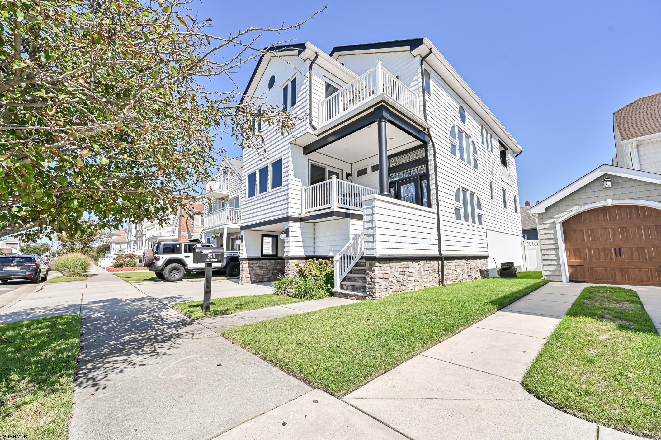 25 S 31st Ave – photo 1 of 46