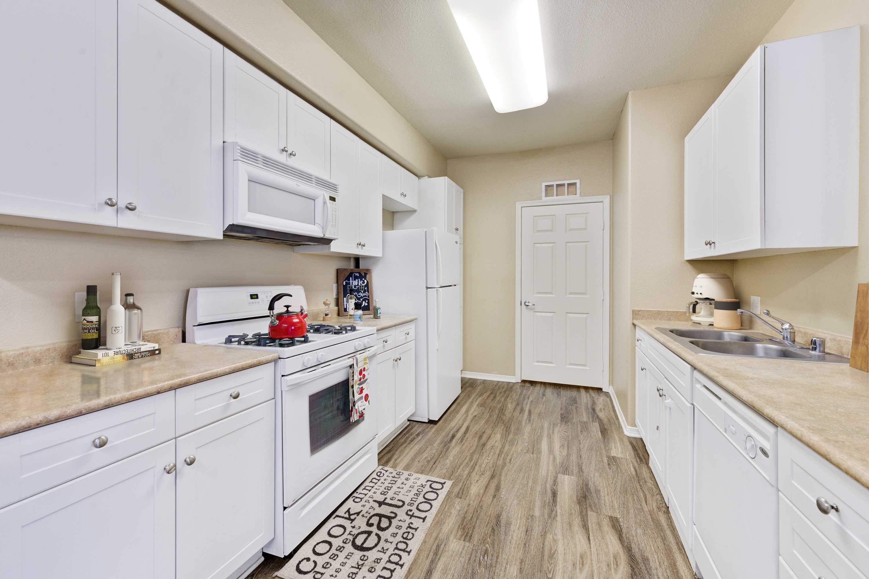 Park Central Apartments – photo 1