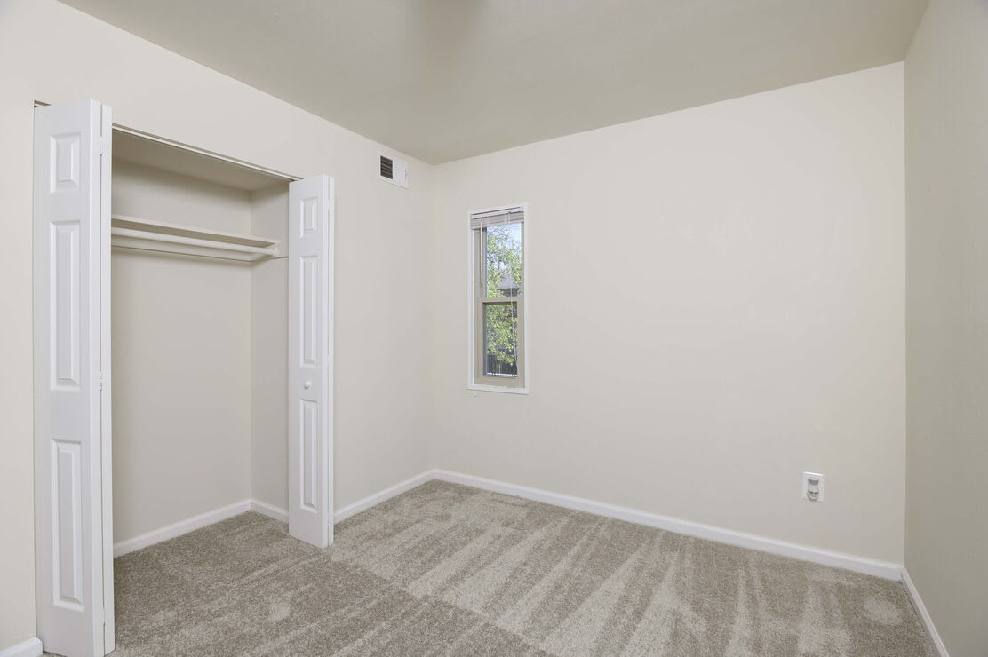 Laurel Manor – photo 1 of 6