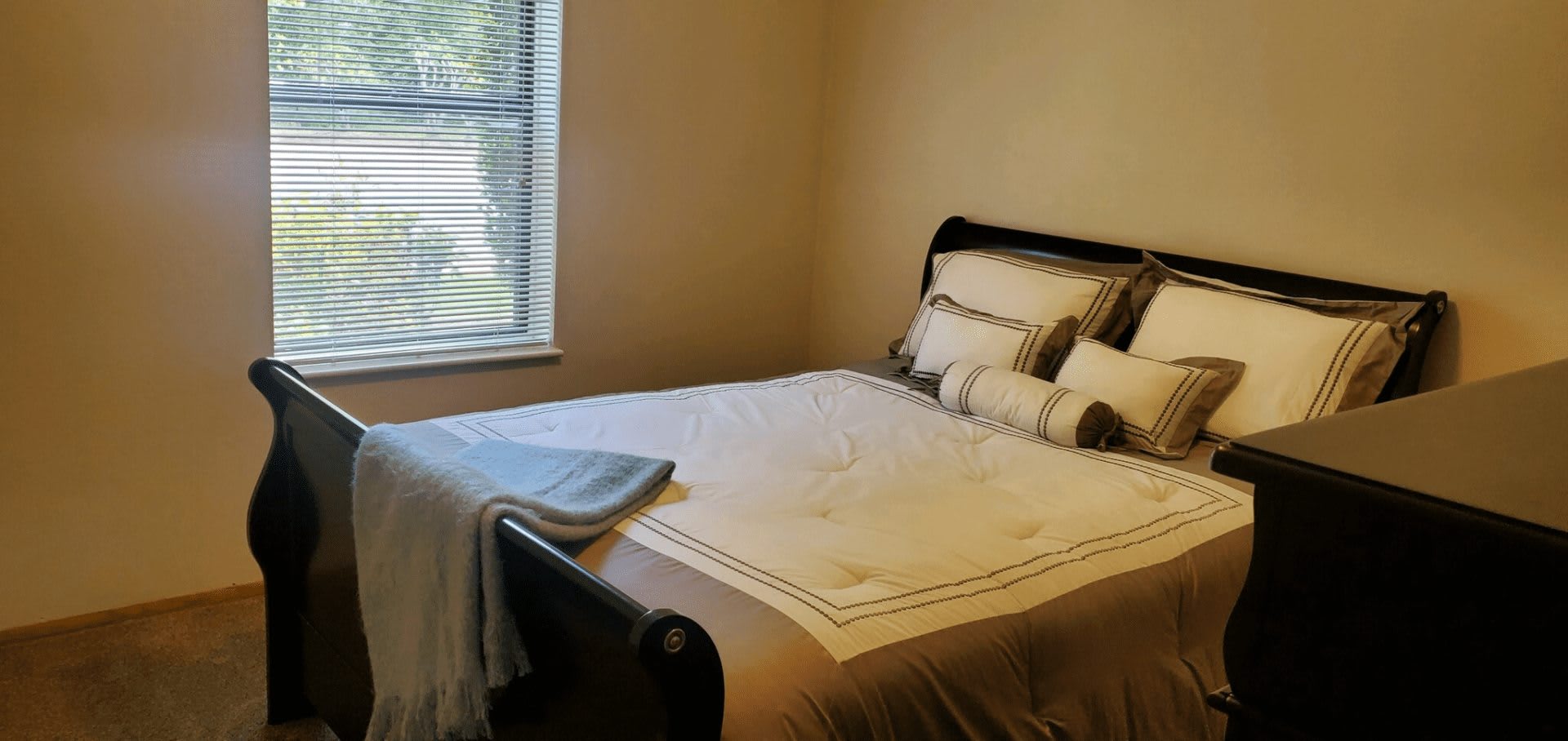 Oak Grove Apartments – photo 1