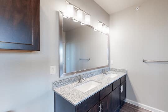 Residence at Oakmont Apartments – photo 1