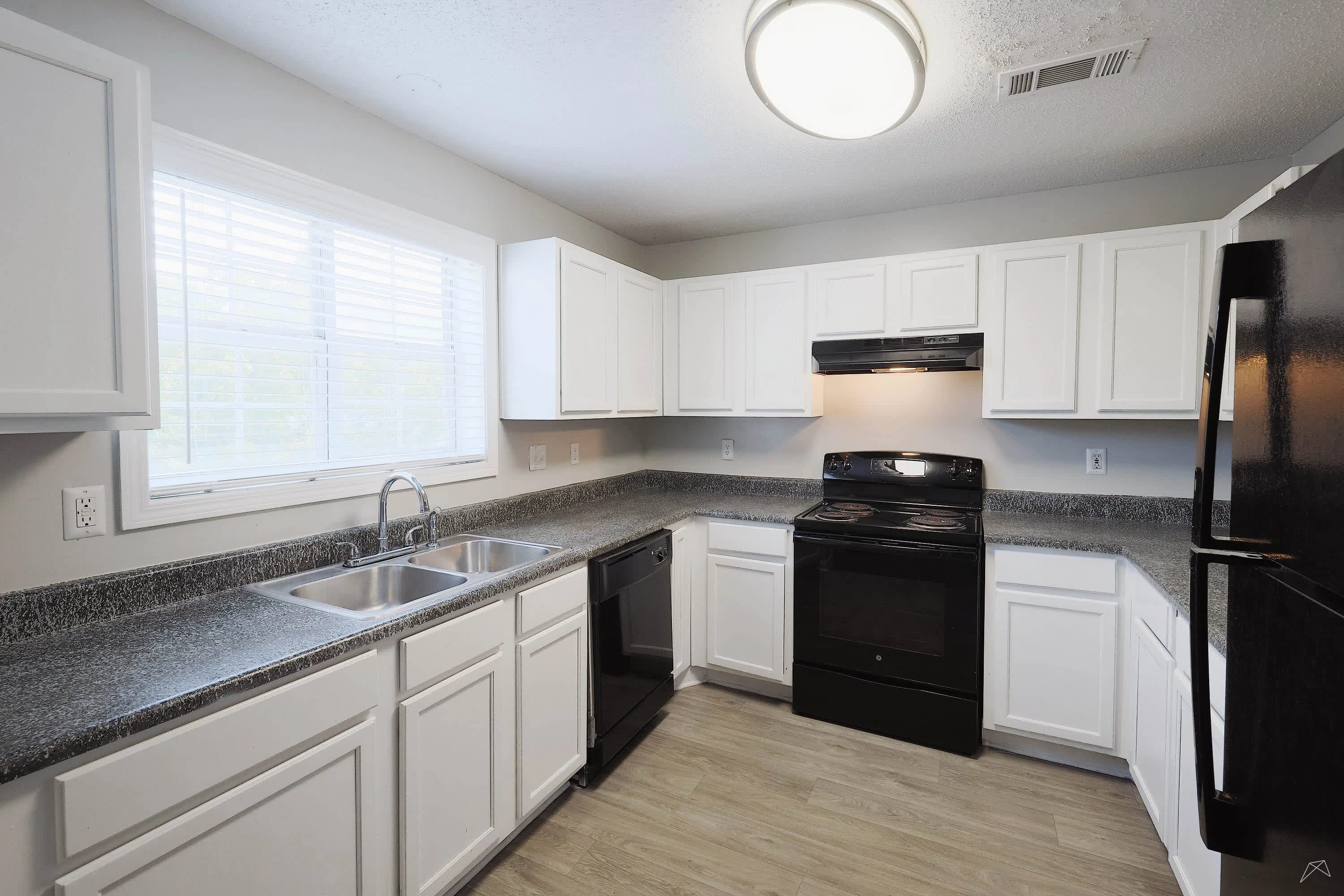 Creekside Apartments – photo 1 of 6