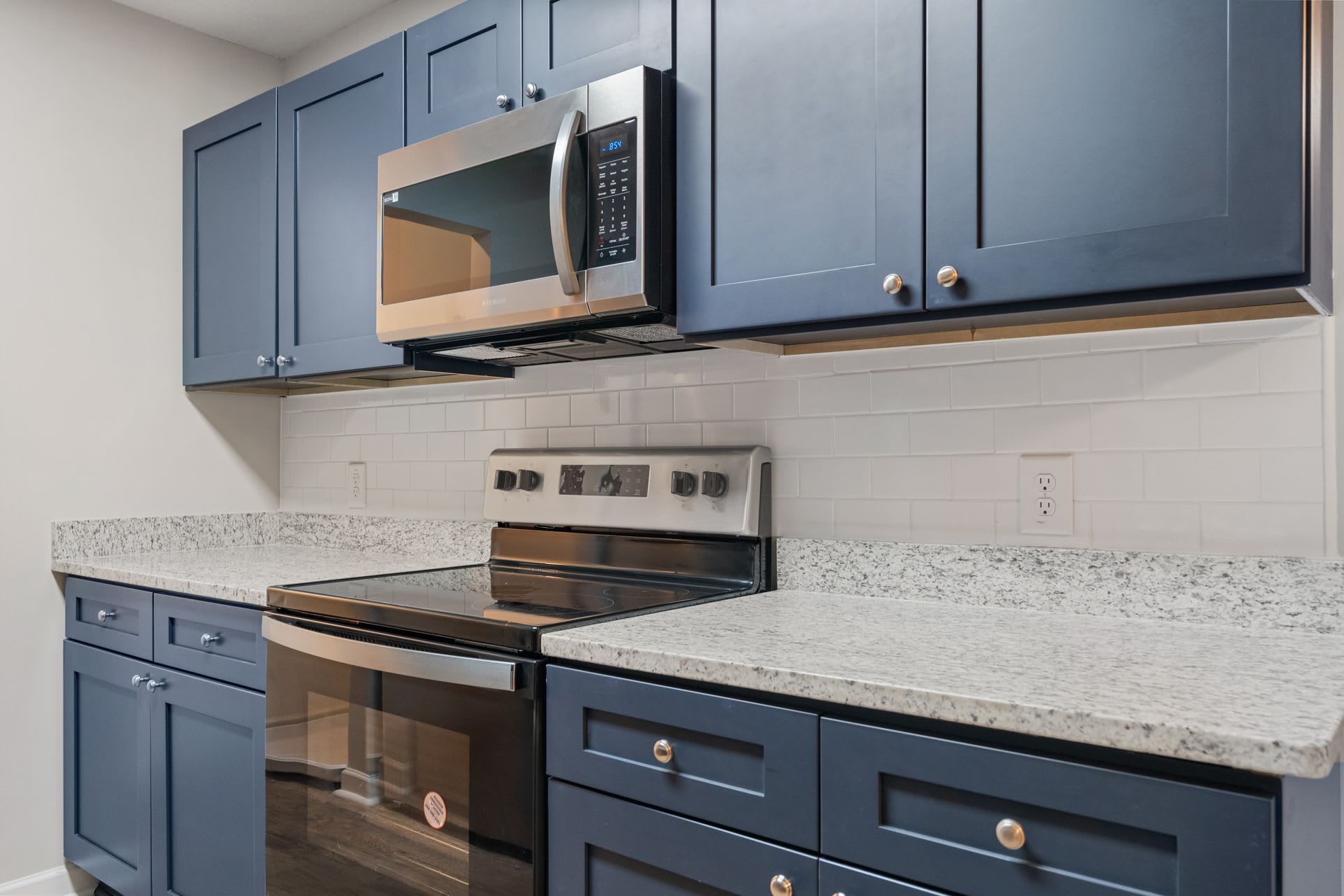 Hampton Place Luxury Apartment – photo 1