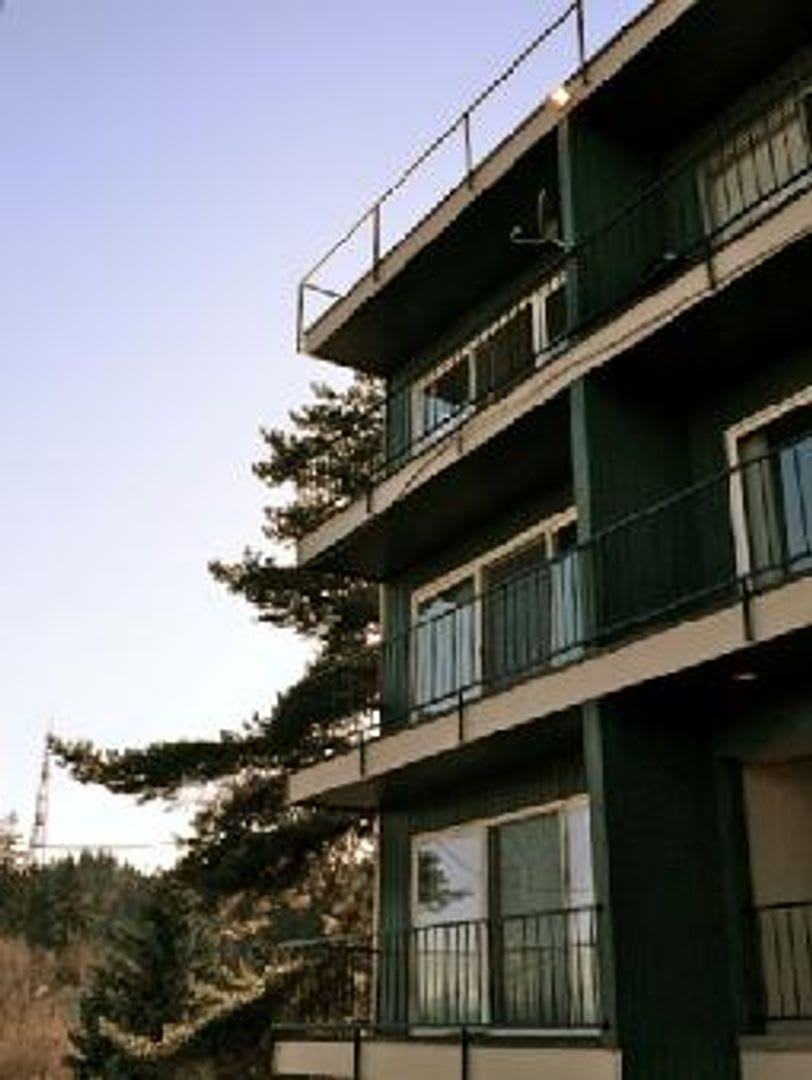 Hilltop House – photo 1