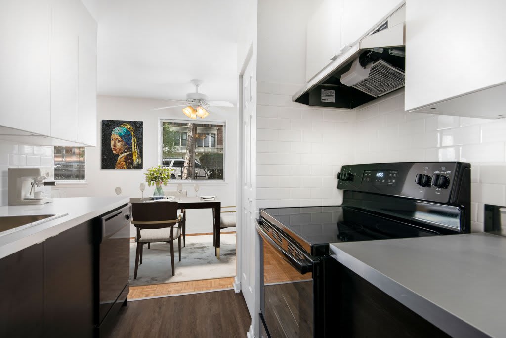 441 West Barry – photo 1