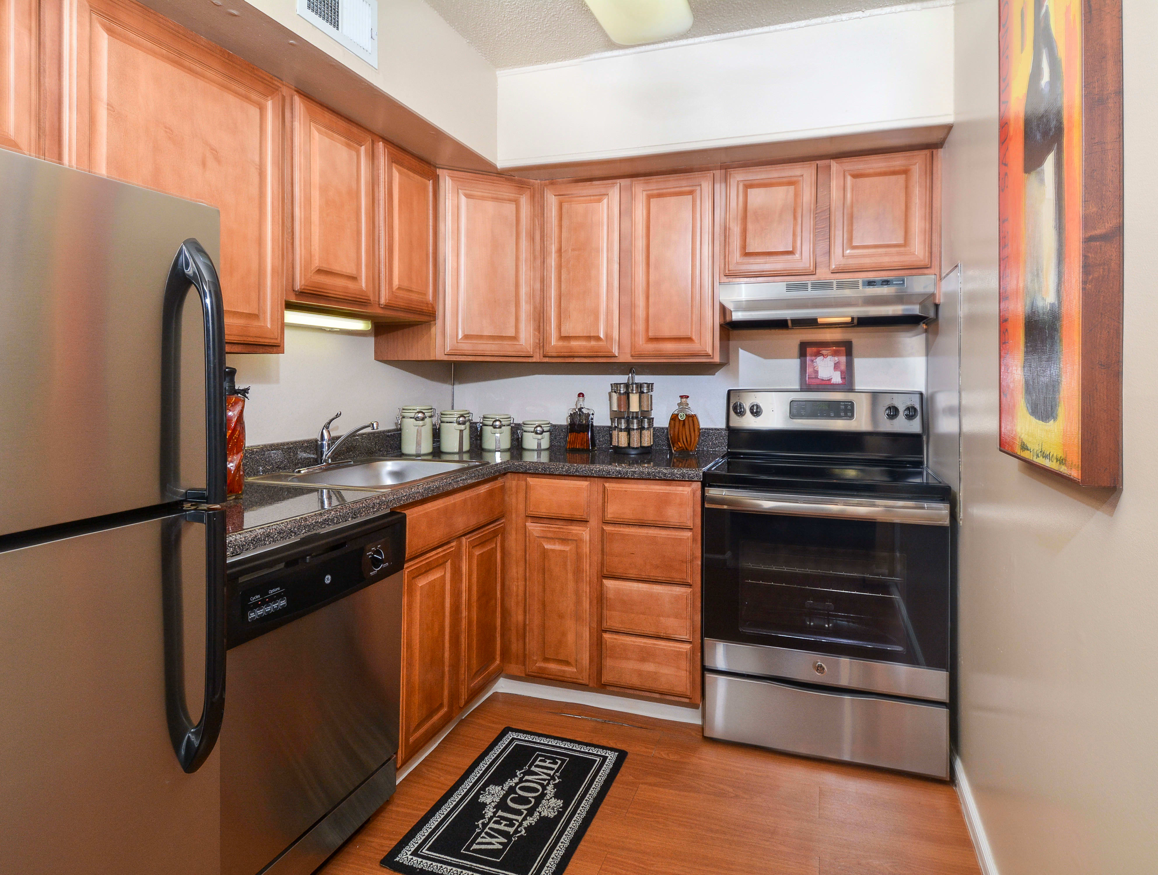 Westover Club Apartments – photo 1