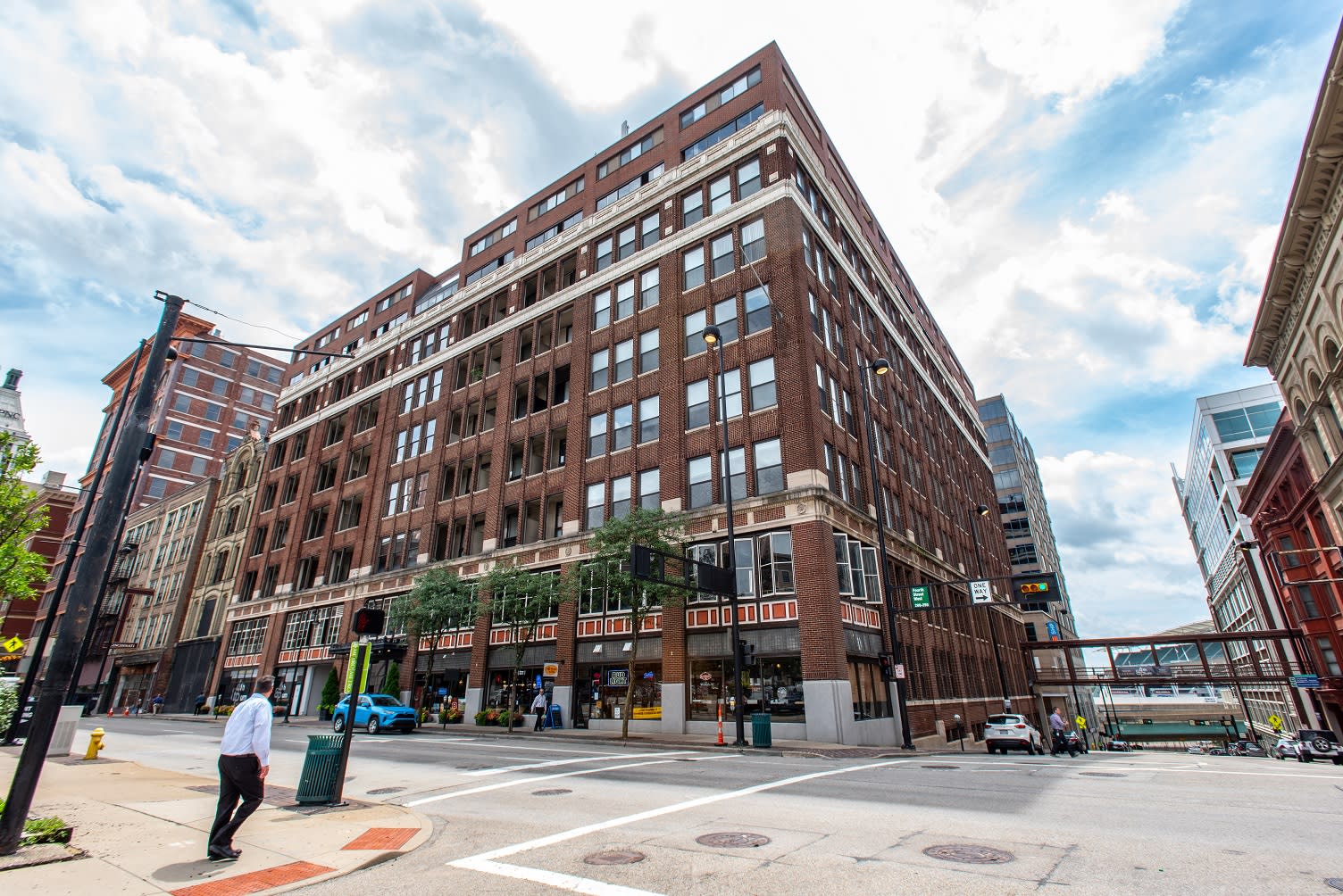4th and Plum – photo 1