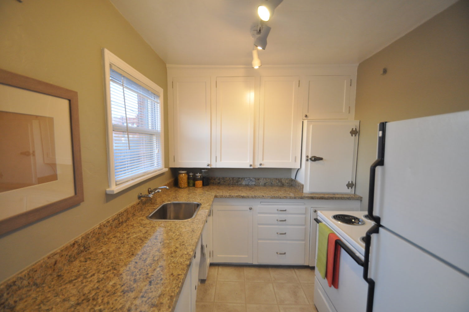 Gordon Apartments – photo 1
