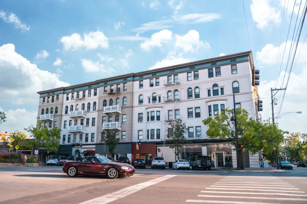 Alaise Apartments – photo 1