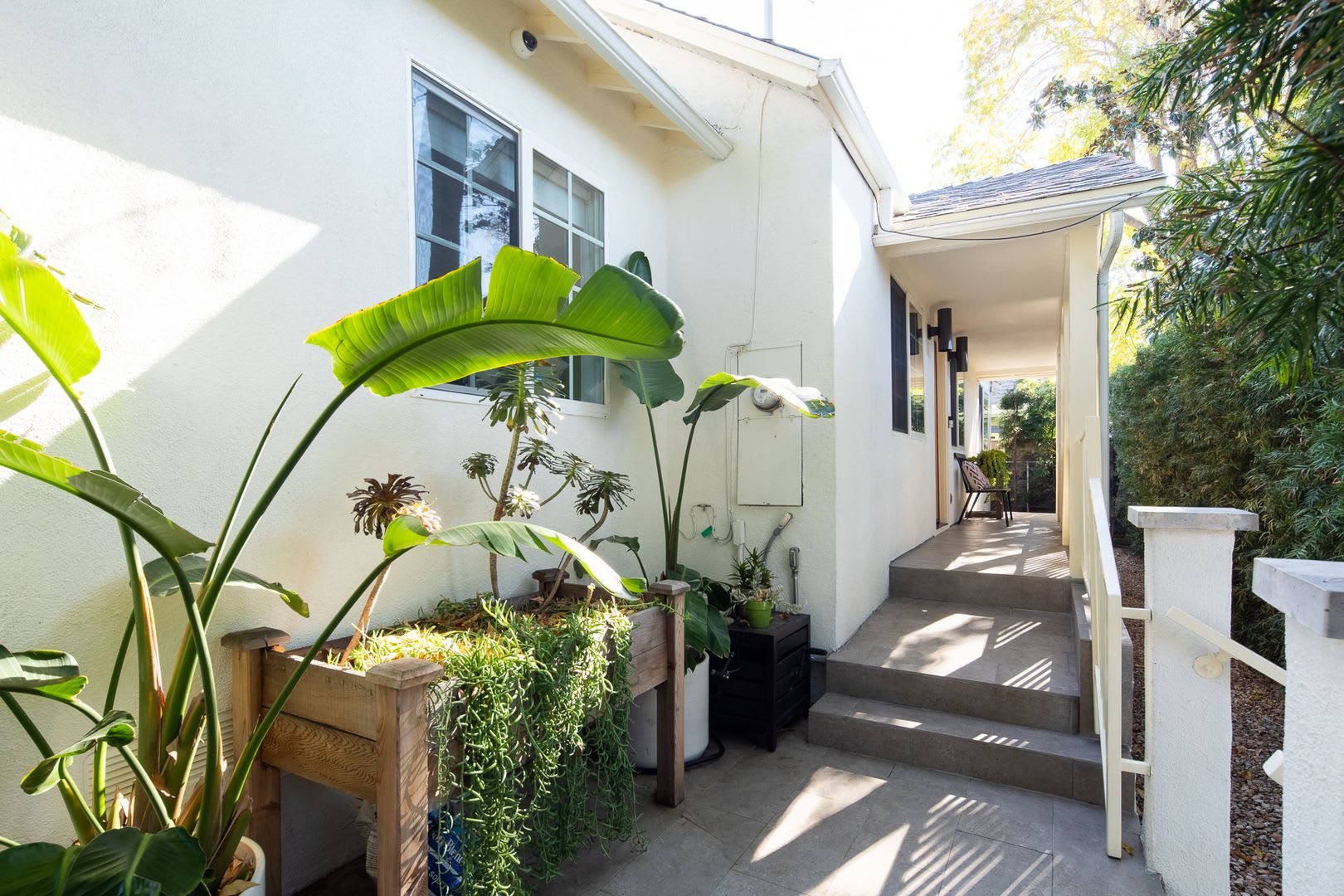 Fully Renovated Los Feliz Home With Private Yard Two Car Garage Creative Studio – photo 5