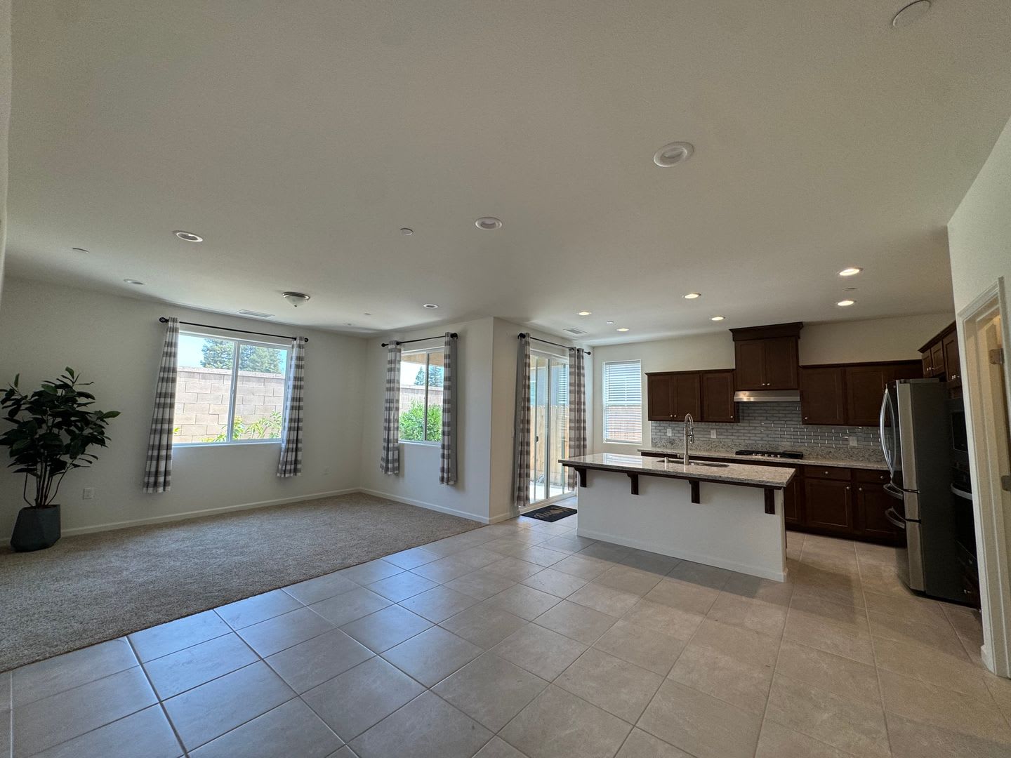 1267 Las Rosas Avenue – photo 3