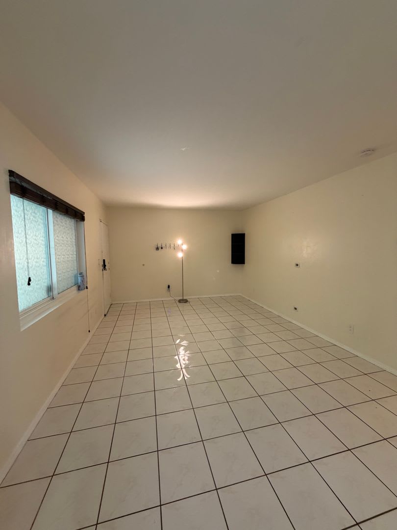 3 Bedrooms and 3 baths condo unit in the heart of Sherman Oaks. – photo 3
