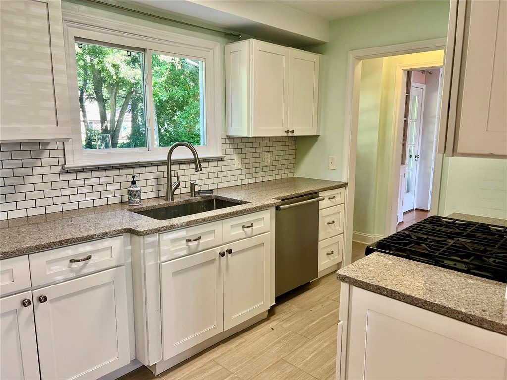 1161 Winton Road S – photo 5