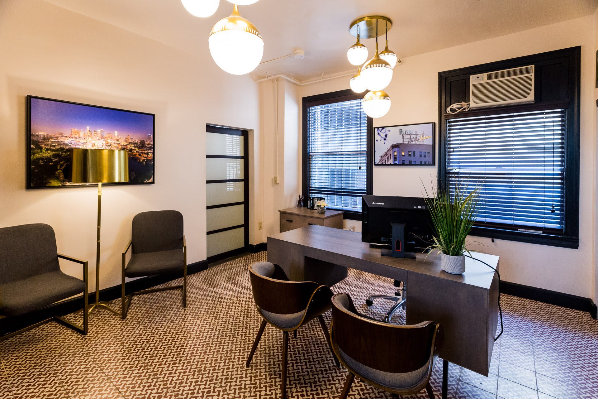 Wilshire Royale Apartments – photo 5