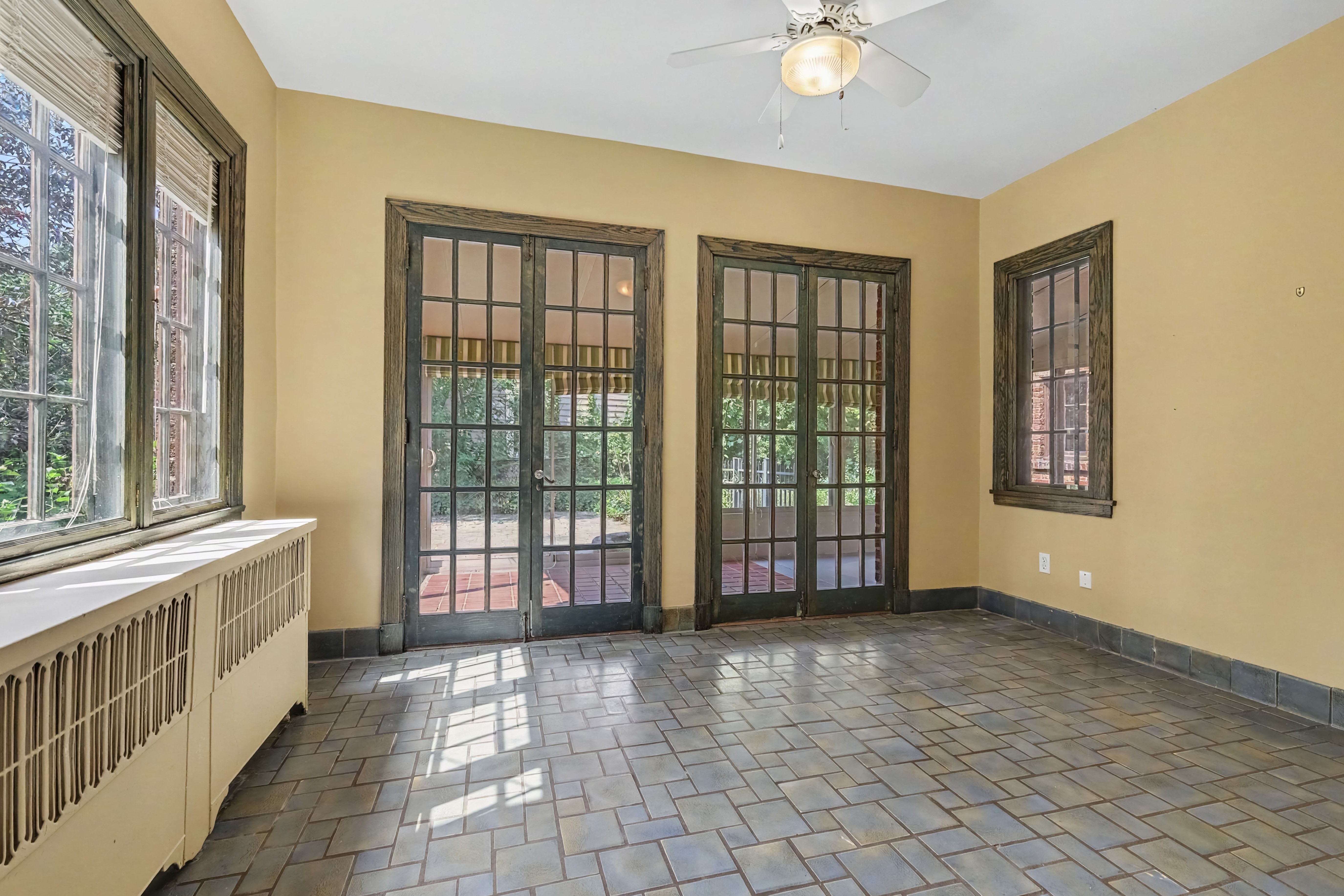 1139 Cadillac Dr SE – photo 3