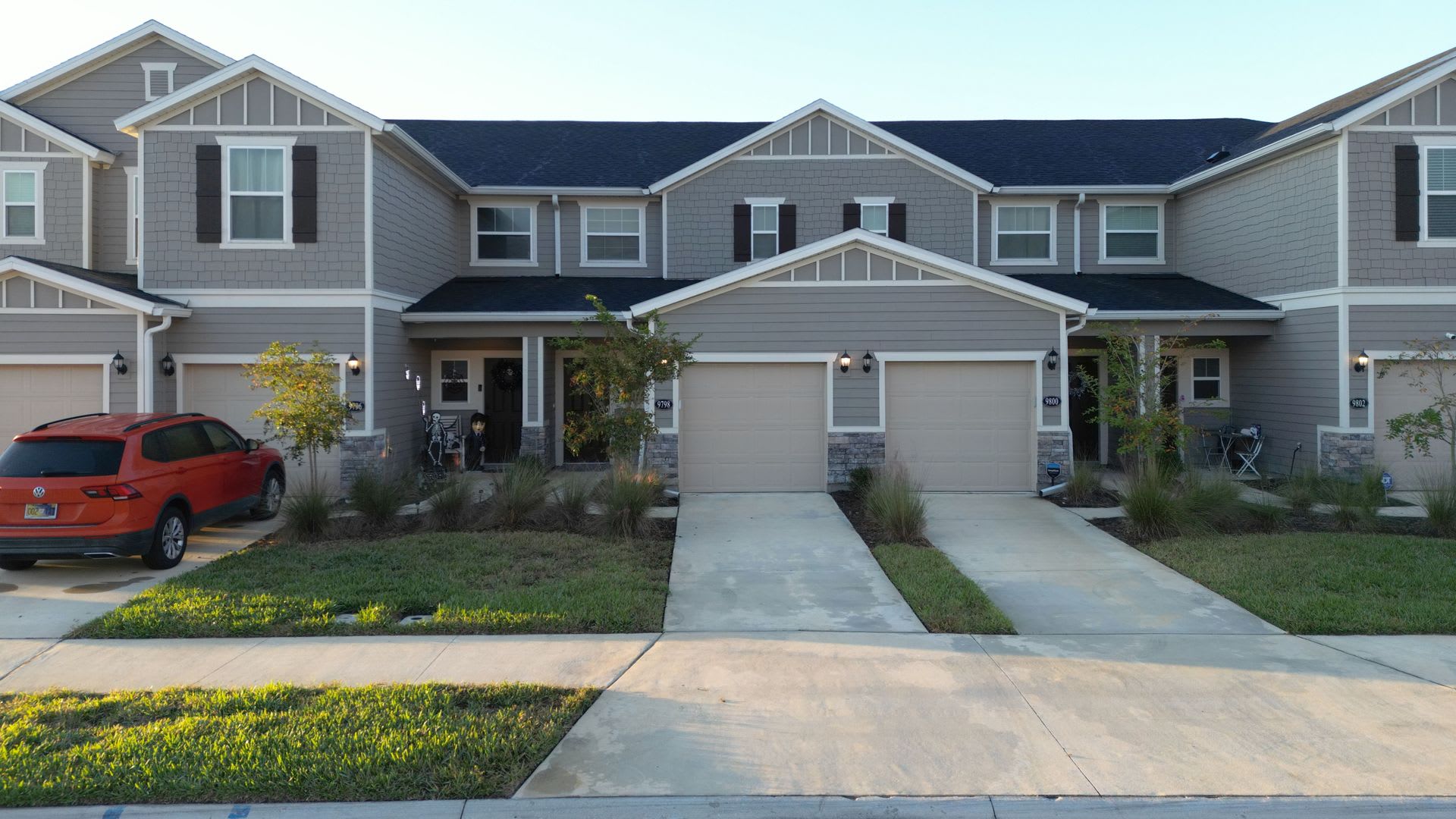 Stunning 2/2.5 Townhouse near Oakleaf! – photo 1