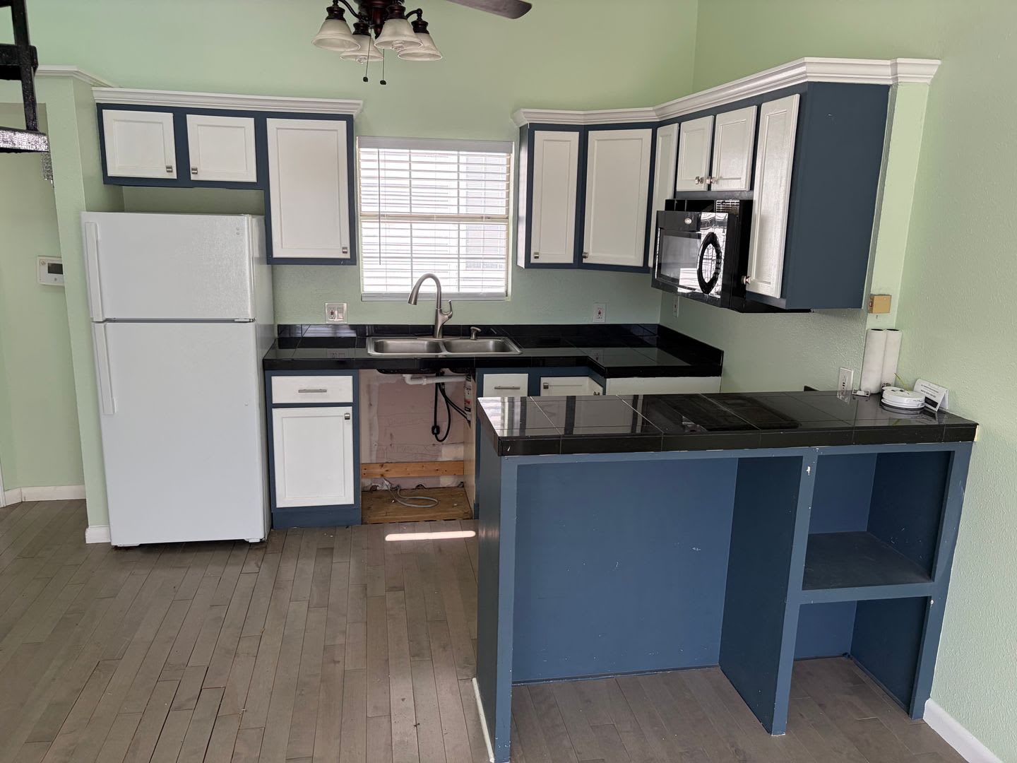 Remodeled 2 Bedroom Unit In Cobblestone – photo 4