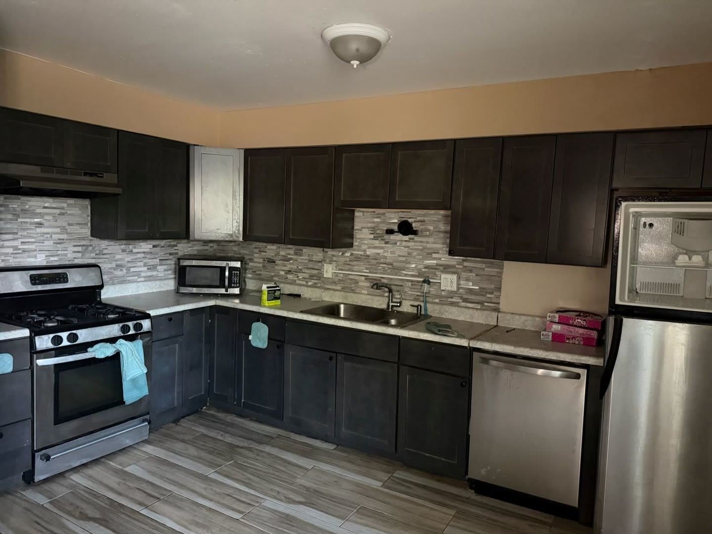 950 E 86th Street – photo 2