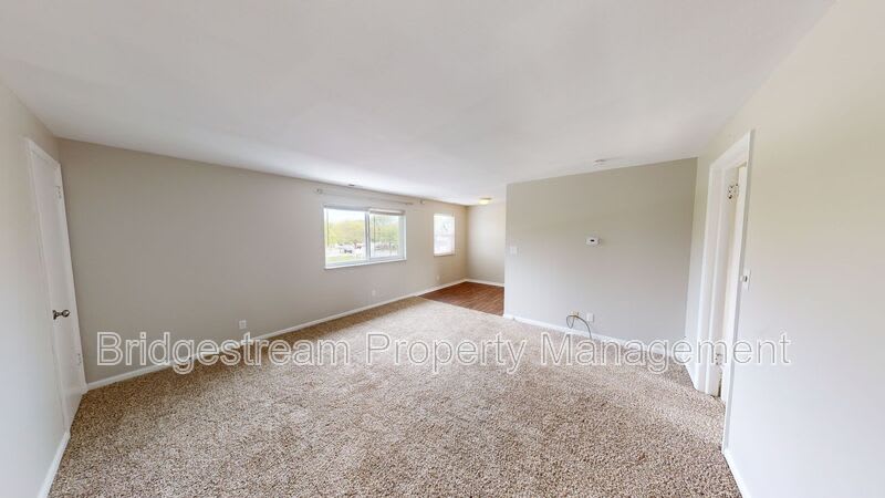 92 W Franklin Street – photo 2