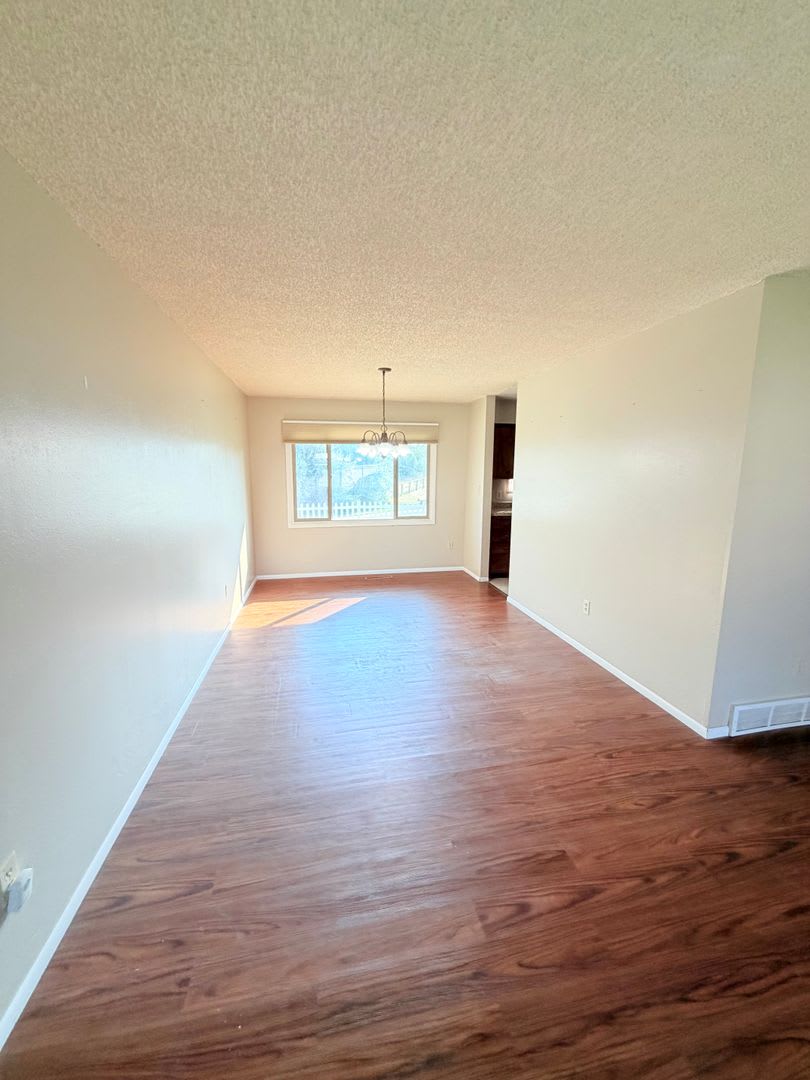Cozy 5 bed 2 bath Home – photo 3
