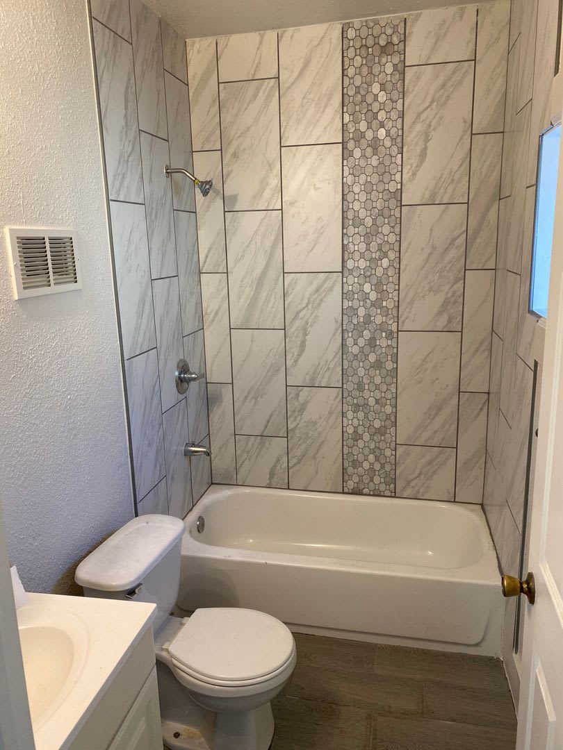 I70 Brighton Blvd Eylria Swansea 2 Bed New Floor Paint Tile Storage Fence Covered Porch Updated Kitchen And Bath – photo 5