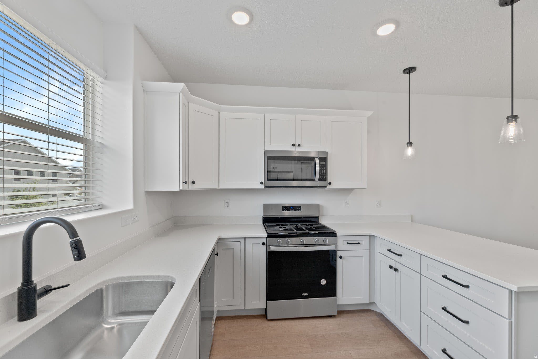 1475 W Skyline Dr – photo 2
