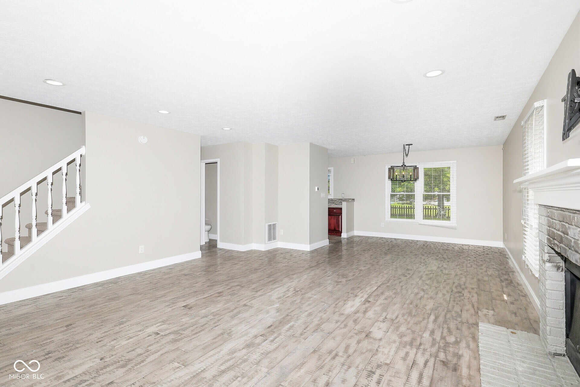 9224 Oak Knoll Lane – photo 2