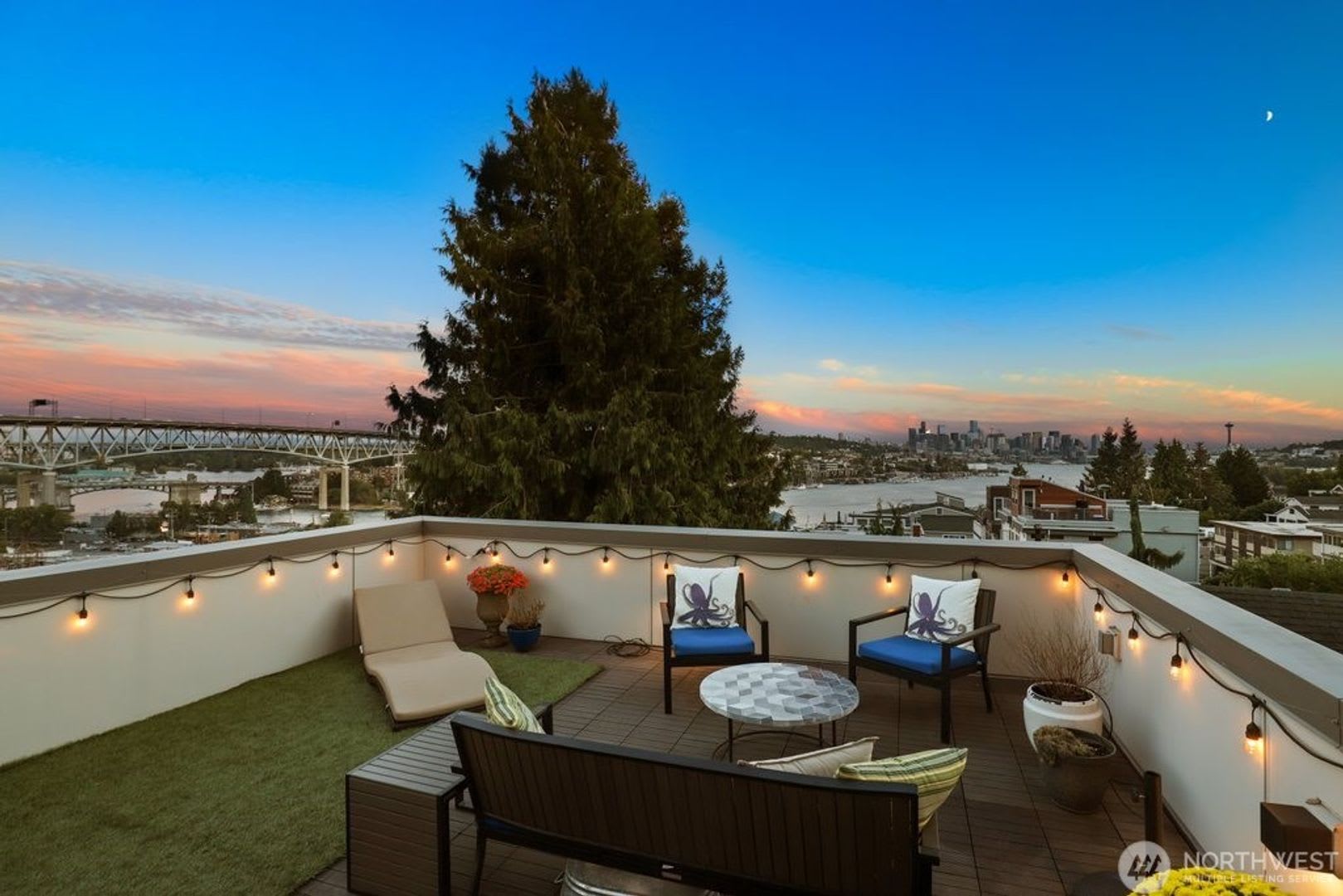 3Bd/3.5Ba Seattle Townhome – photo 2