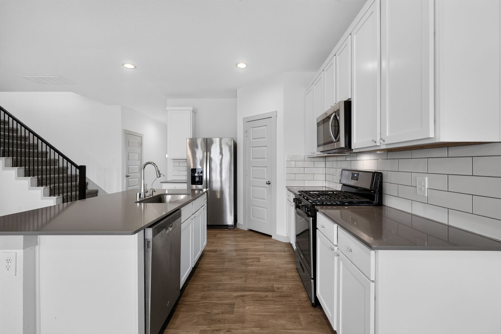 Like-New 4-Bedroom Corner Lot Home with Game Room, Appliances Included & Private Backyard – photo 4