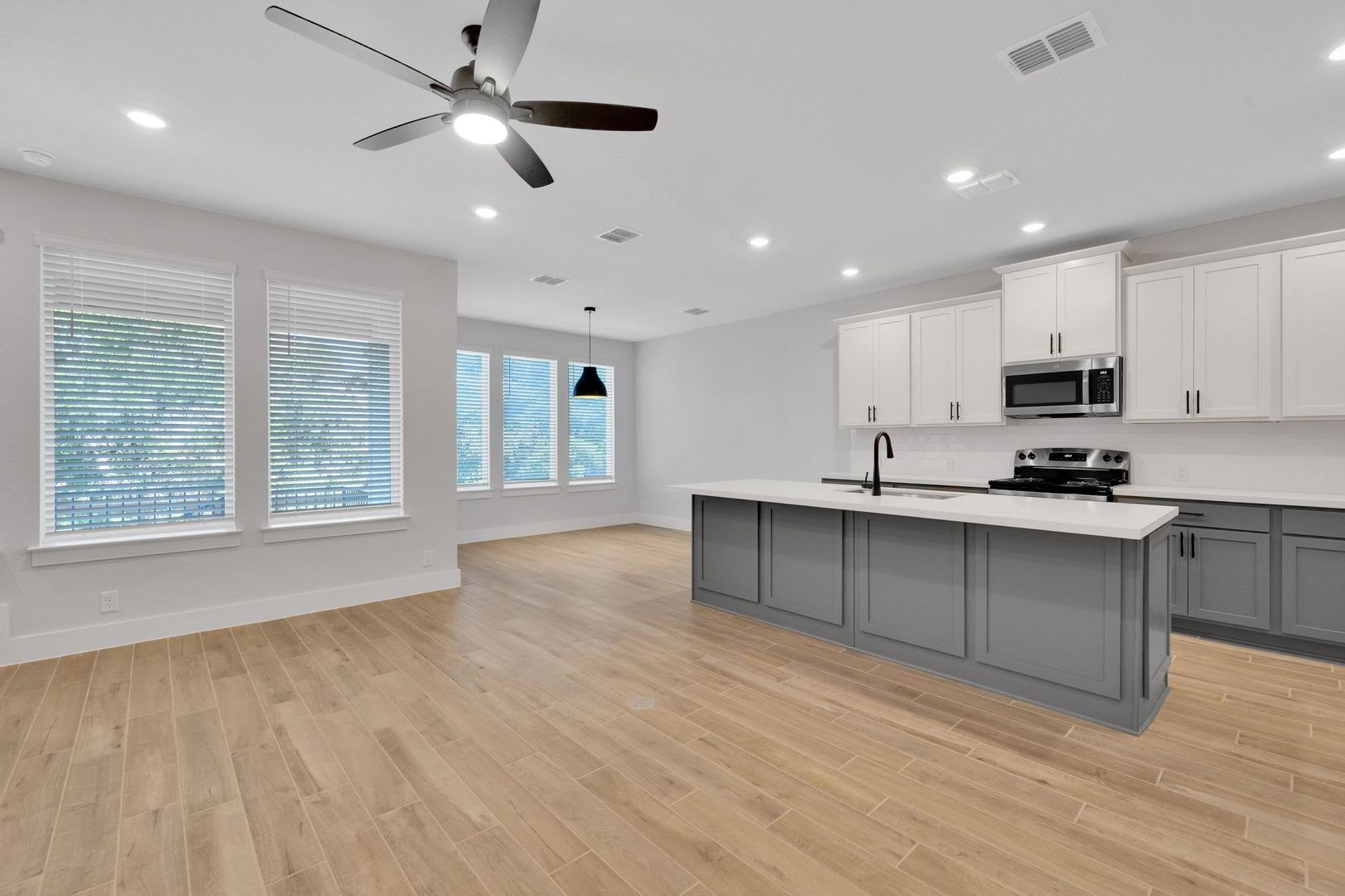 Beautiful 4 Bedroom Luxury Townhome!!! Tuscany Floorplan – photo 3