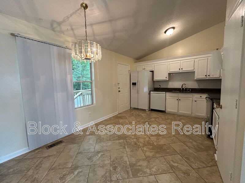 808 Circle Drive – photo 4