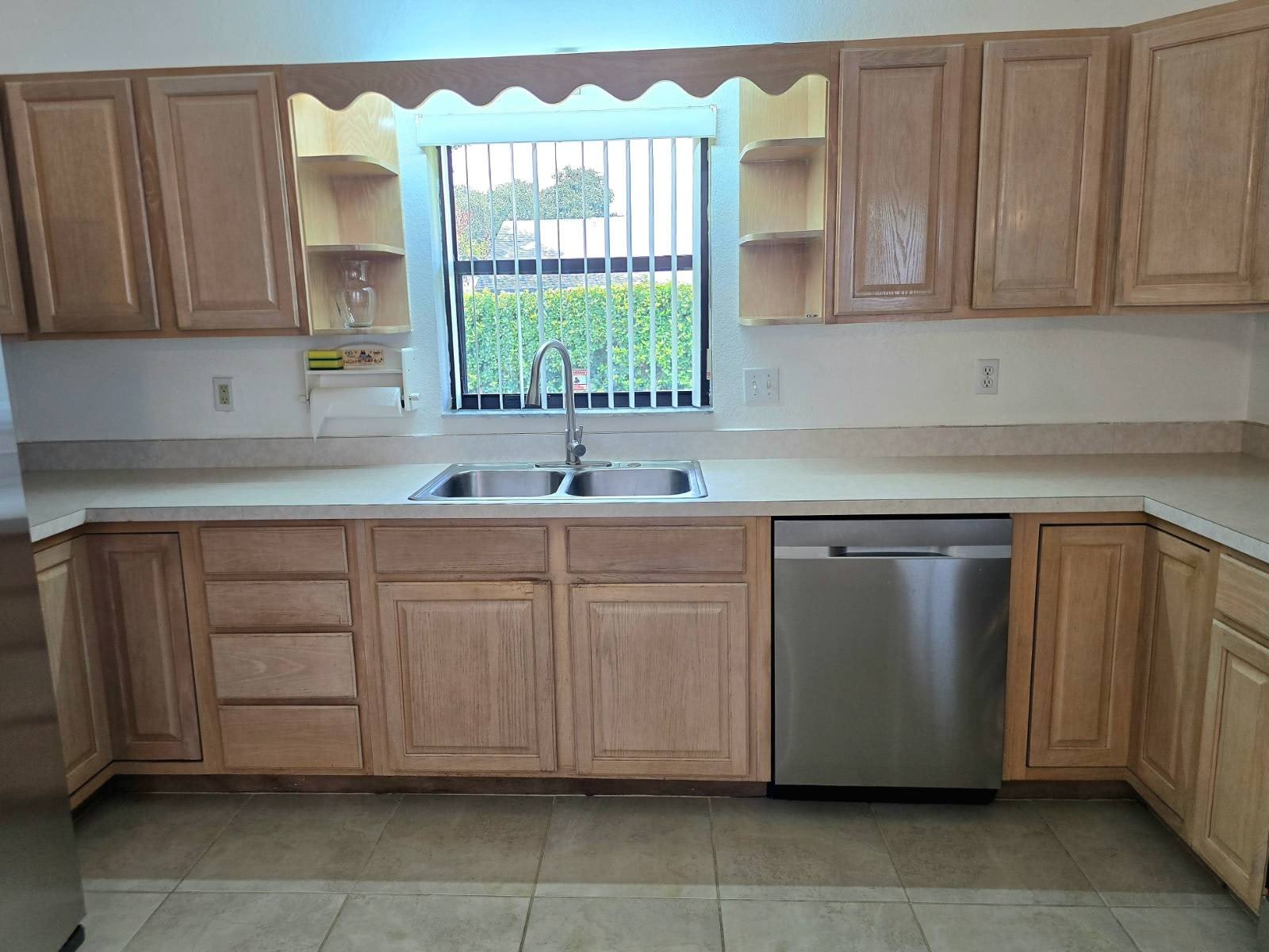 2511 N Orangewood St – photo 4
