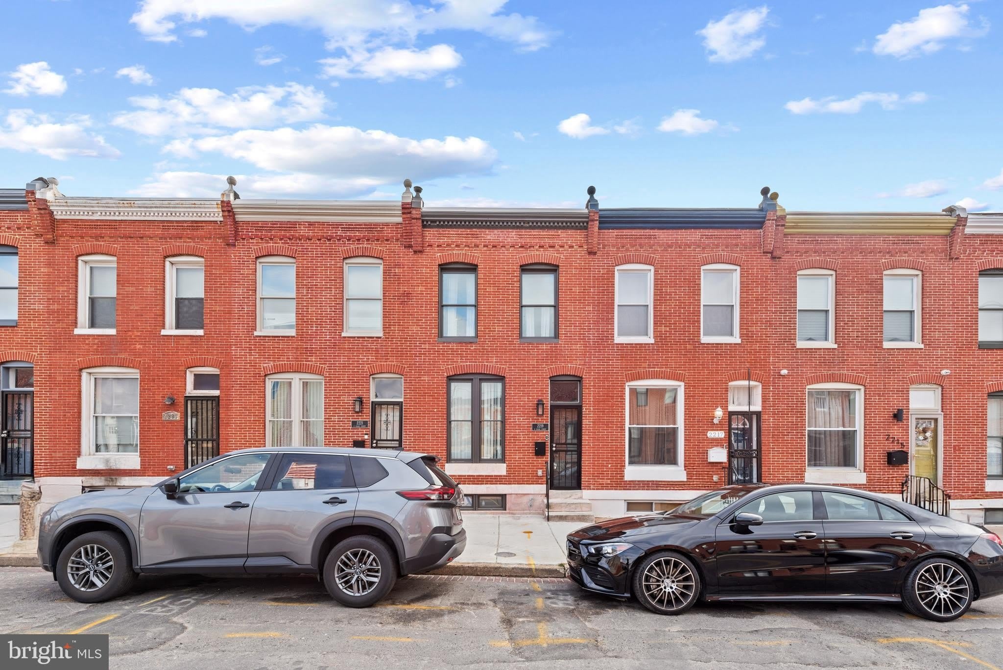 2219 E CHASE Street – photo 3