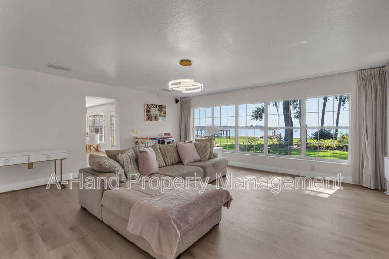 606 N Shore Dr – photo 2