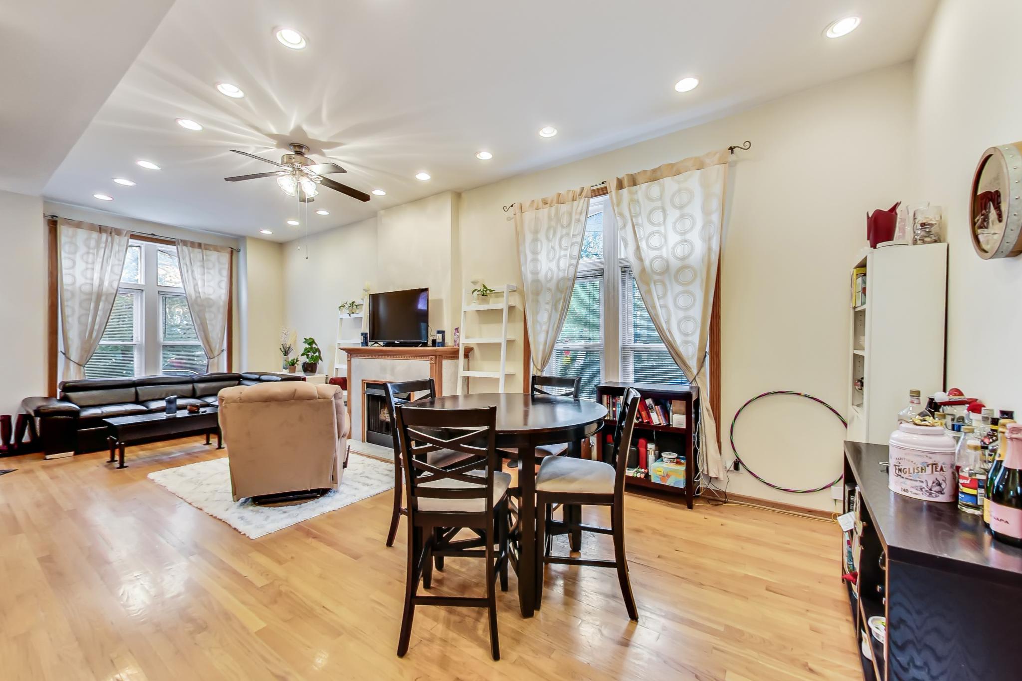 733 North Hoyne Avenue – photo 2